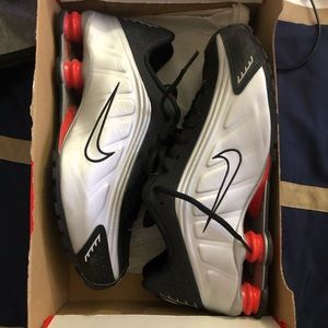 Nike Shox R4